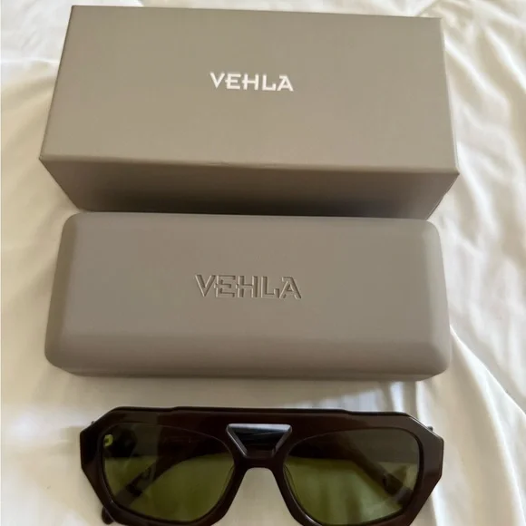 VEHLA Brown Frame Sunglasses with Olive Green Lenses - Picture 4 of 4